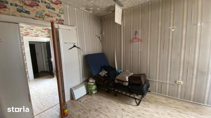 Apartament cu 3 camere semidecomandat în Centrul Civic