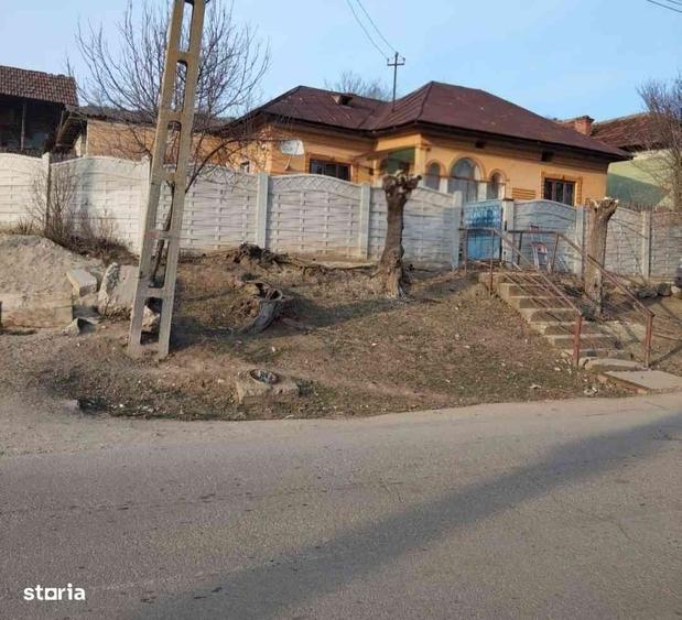 Casă cu 4 camere în Schitu