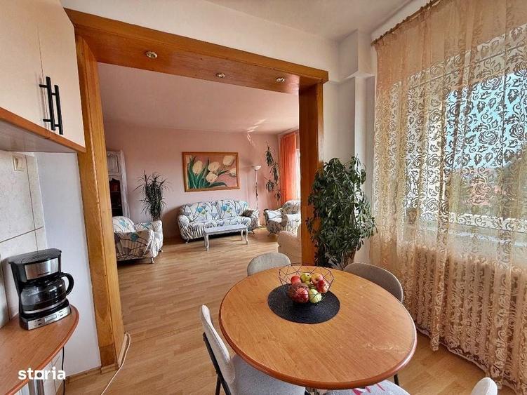 Apartament cu 4 camere în Cetate