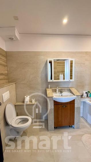 Apartament cu 3 camere semidecomandat, mobilat în Între Lacuri