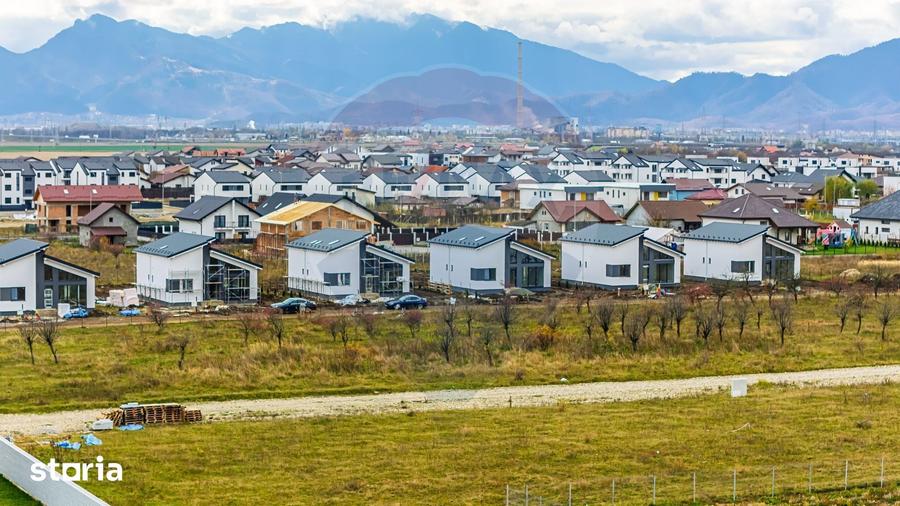 Casă cu 5 camere cu Teren 800 Mp în Sânpetru