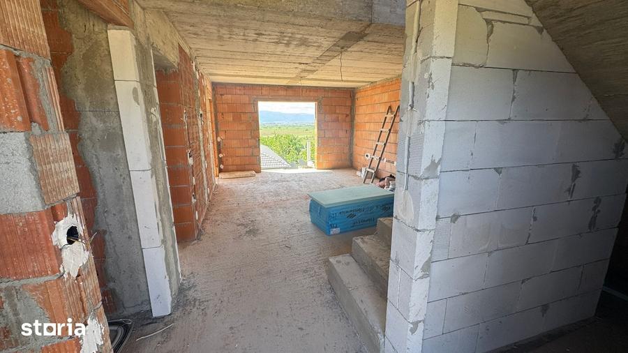 Casă cu 4 camere cu Teren 400 Mp în Șura Mare