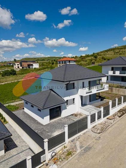 Casă individuală cu 4 camere cu Canalizare în Chinteni