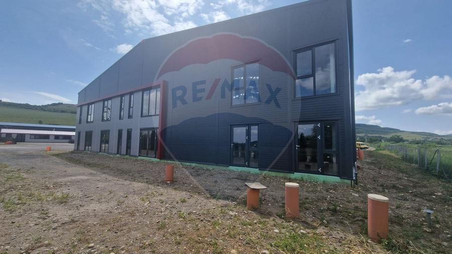 Spațiu industrial, de 2,000 mp, în Vâlcele
