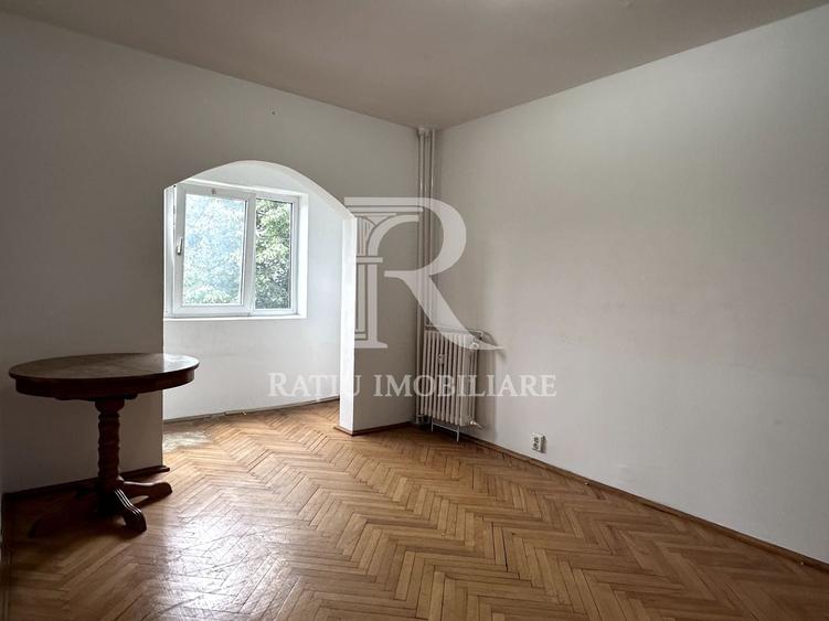 Apartament cu 3 camere decomandat în Lotus