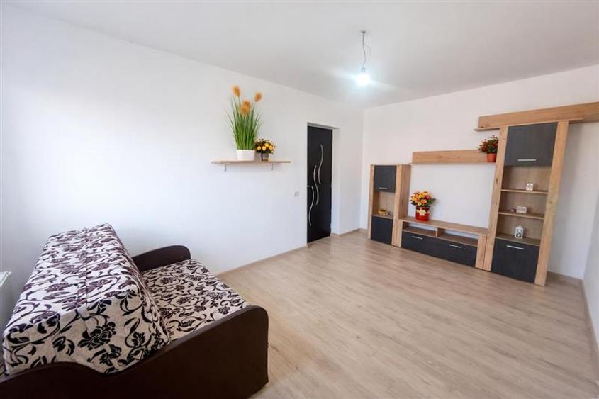 Casă individuală cu 5 camere cu Teren 300 Mp în Exterior Est