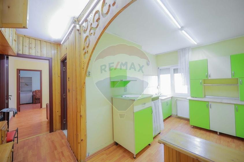 Apartament cu 2 camere semidecomandat, mobilat în Valenta