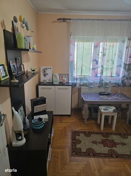 Apartament cu 4 camere decomandat în Micro 16
