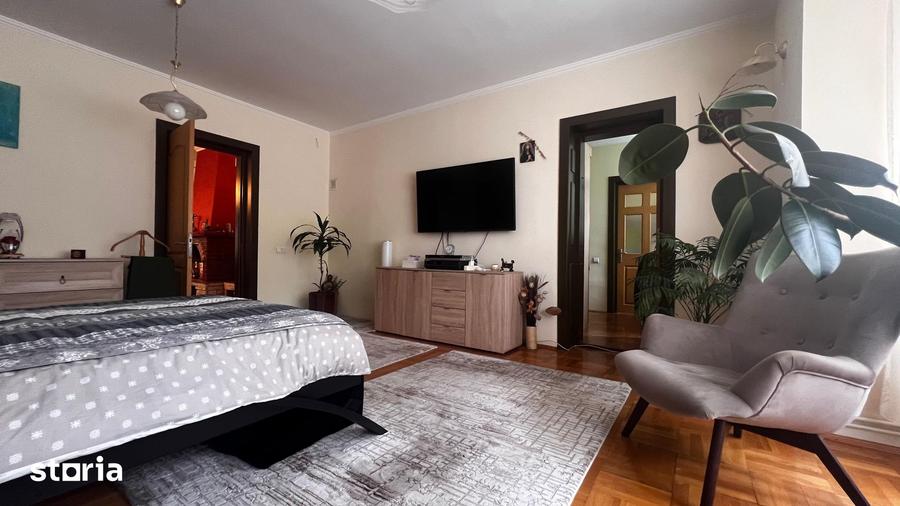 Casă cu 4 camere cu Teren 2283 Mp în Hălchiu