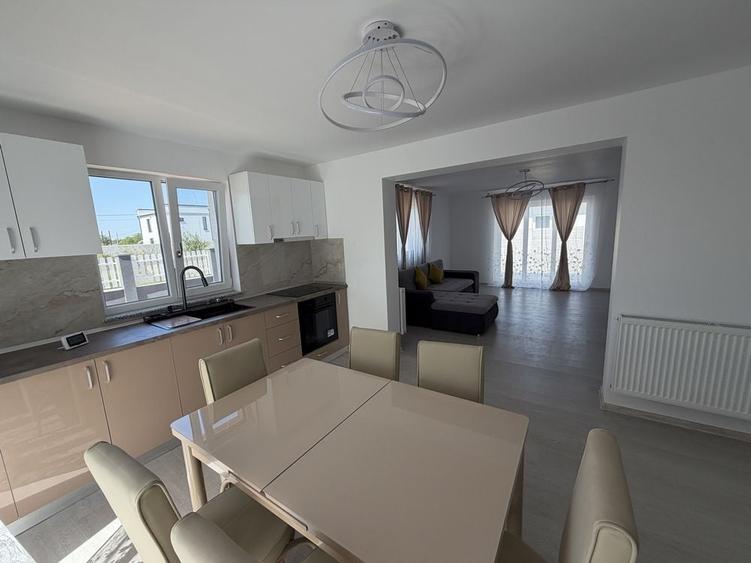Casă cu 4 camere cu Teren 400 Mp în Central