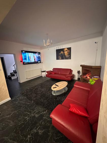 Casă cu 4 camere cu Teren 1000 Mp în Central