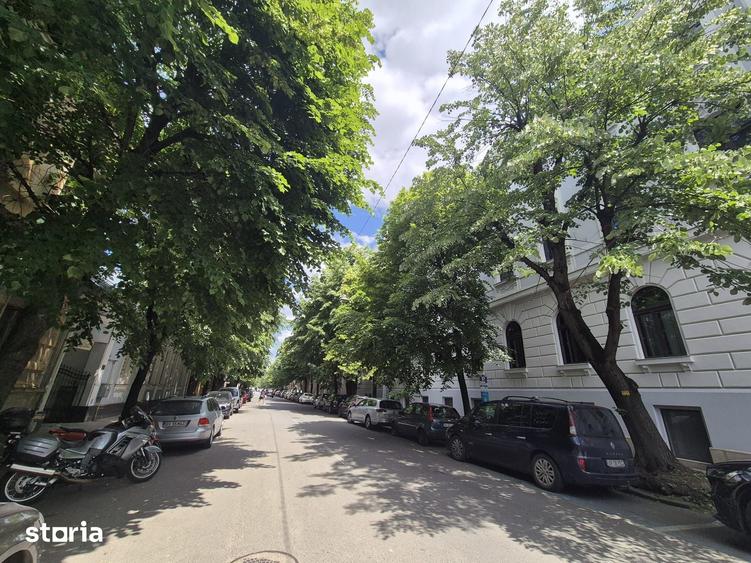Apartament cu 4 camere în Central