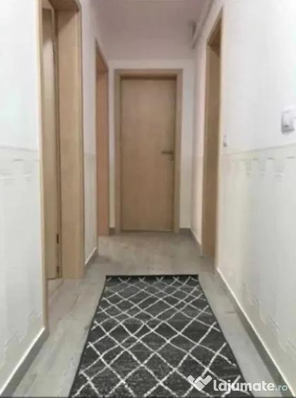 Apartament cu 3 camere decomandat, mobilat în Tractorul
