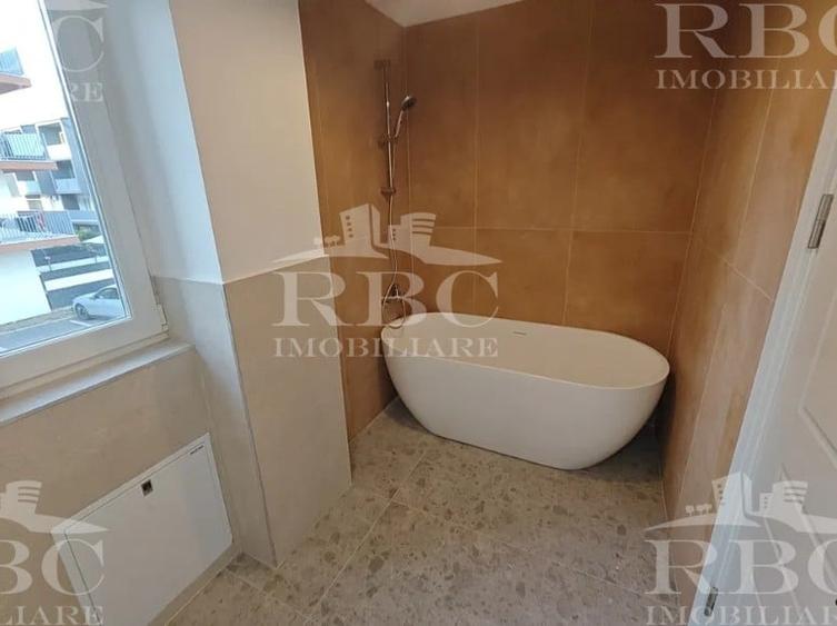 Apartament cu 3 camere semidecomandat în Florești