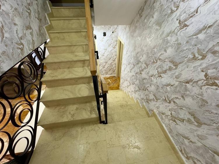 Casă individuală cu 5 camere cu Canalizare în Central