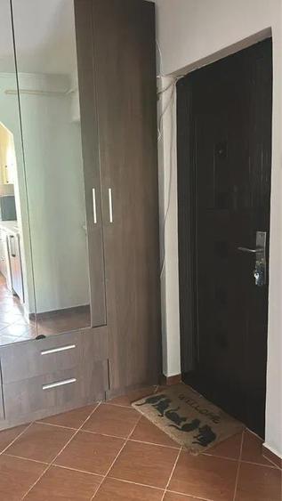 Apartament cu 2 camere decomandat, mobilat în Nicolina