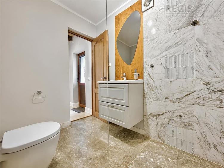 Apartament cu 2 camere decomandat în Schei