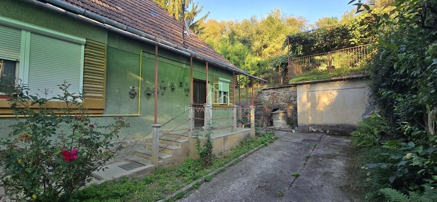 Casă individuală cu 2 camere cu Canalizare în Central