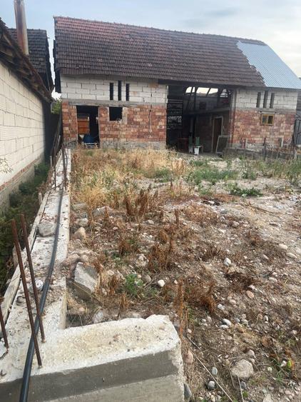 Casă cu 3 camere în Pietroasa