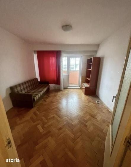 Apartament cu 3 camere decomandat în Chinteni