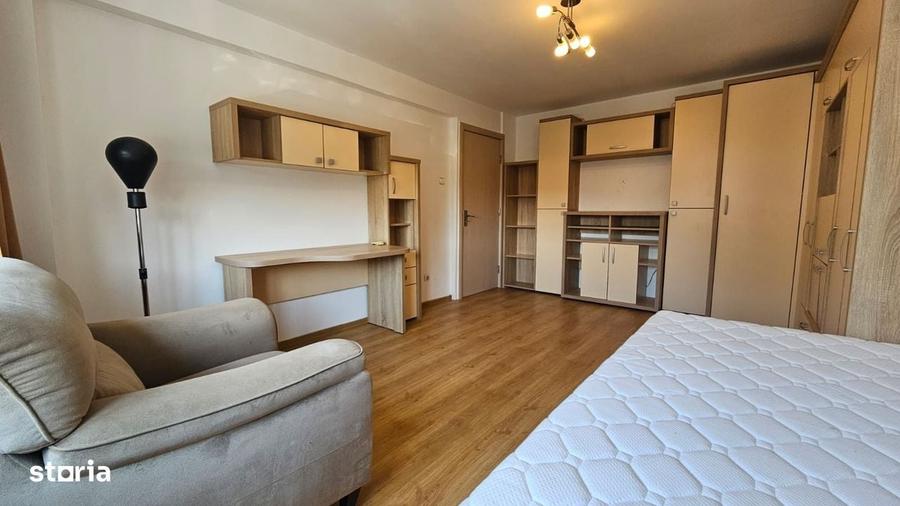 Apartament cu 3 camere în Centrul Civic