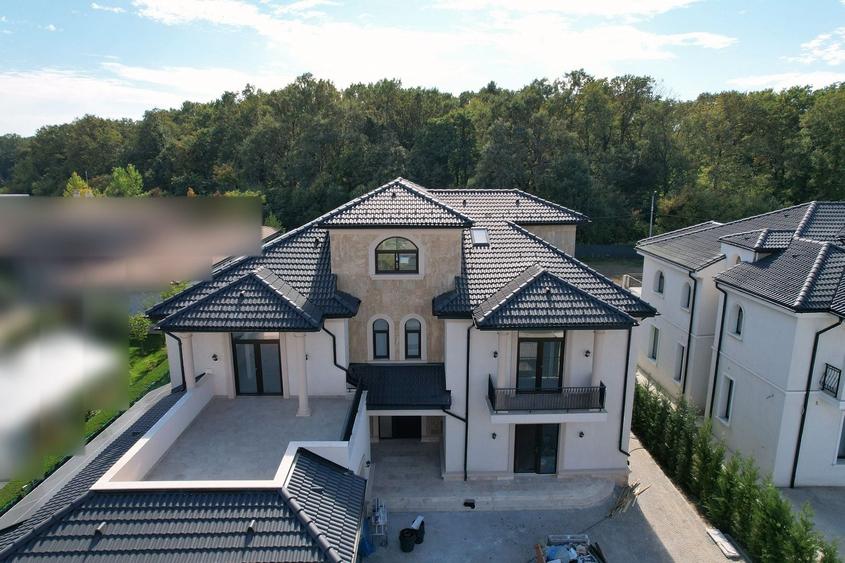 Casă individuală cu 12 camere cu Piscina în Tunari