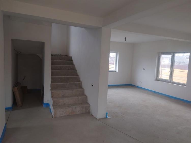 Casă cu 4 camere în Gilău