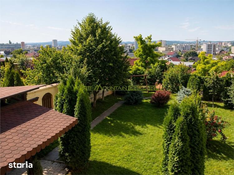 Casă cu 9 camere decomandat cu Teren 750 Mp în Tudor Vladimirescu