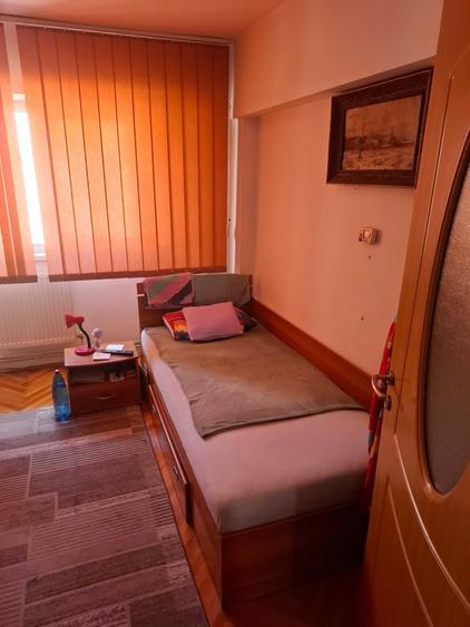 Apartament cu 3 camere decomandat în Exterior Vest