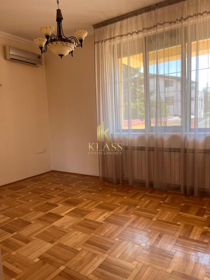Casă individuală cu 13 camere cu Canalizare în Voluntari