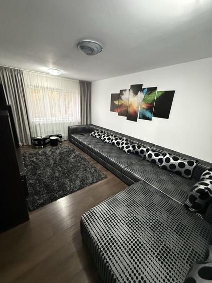 Apartament cu 3 camere decomandat în Sârbi