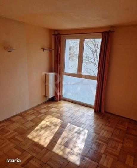Apartament cu 4 camere decomandat în Titan