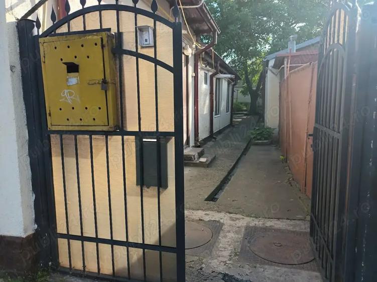 Casă cu 4 camere în Barieră