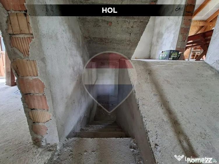Casă cu 4 camere cu Teren 1000 Mp în Șișești