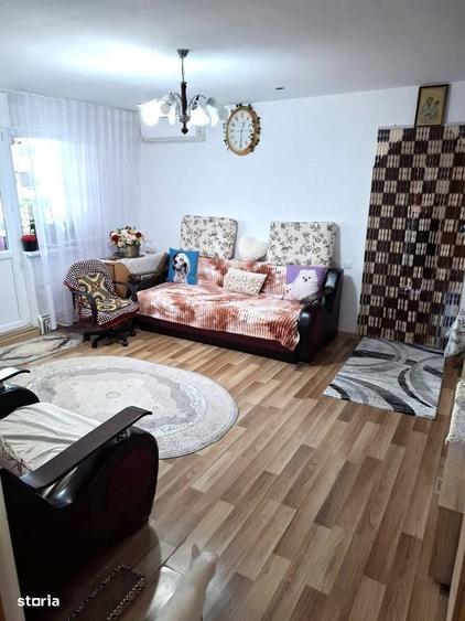 Apartament cu 3 camere semidecomandat în Berca
