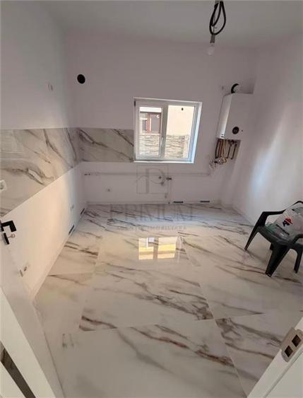Casă individuală cu 5 camere cu Canalizare în Giroc