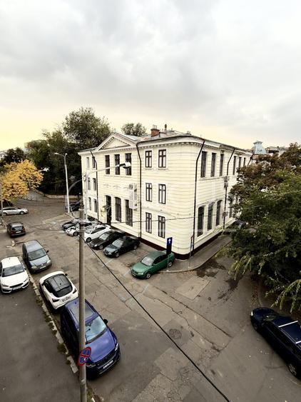 Apartament cu 2 camere semidecomandat, mobilat în Universitate