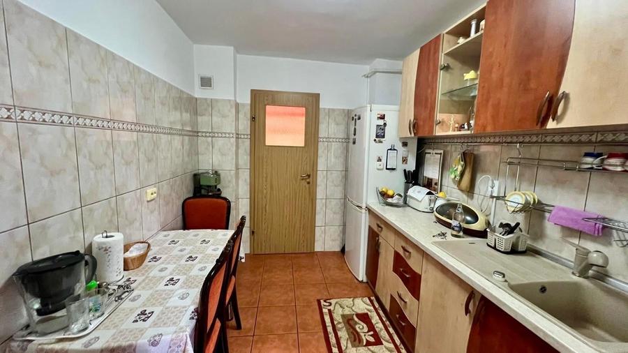 Apartament cu 4 camere decomandat, mobilat în Banat