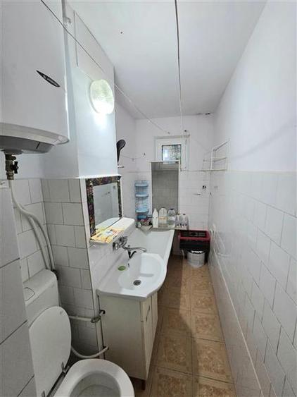 Apartament cu 3 camere semidecomandat în Groapa