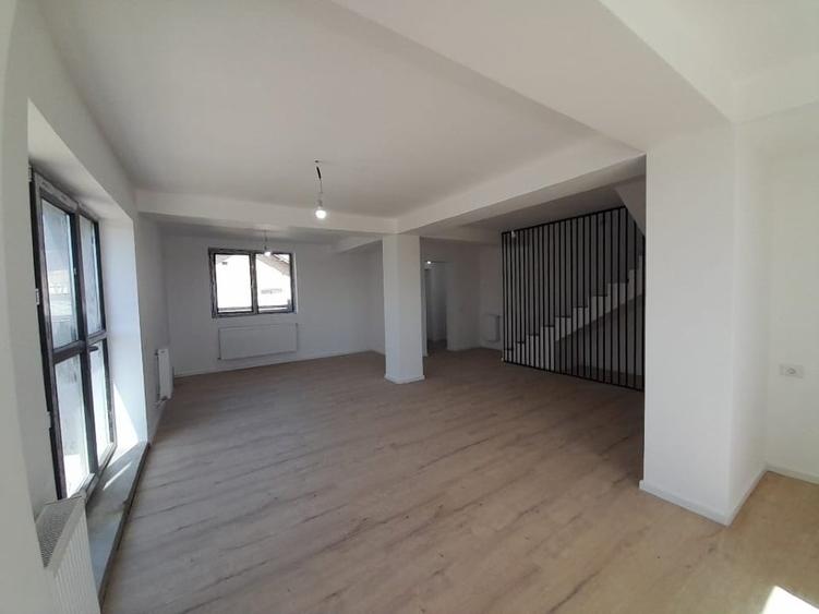 Duplex cu 5 camere cu Canalizare în Dumbrăveni