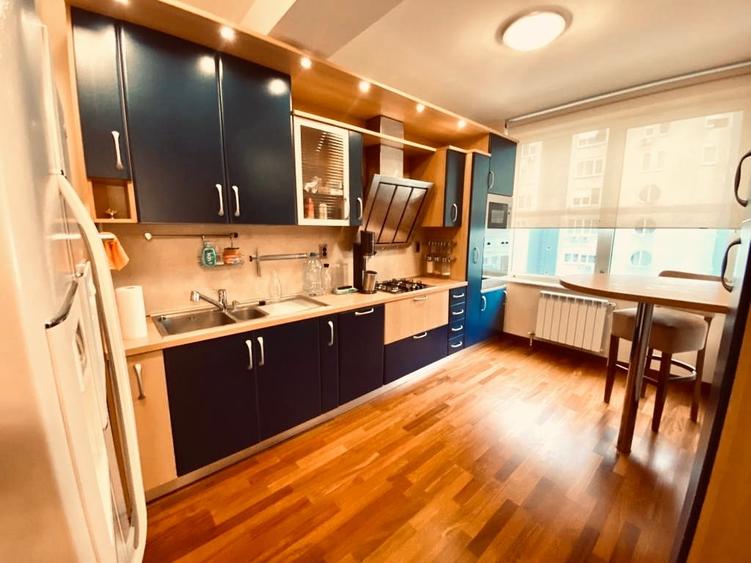 Apartament cu 2 camere decomandat în P-ța Victoriei