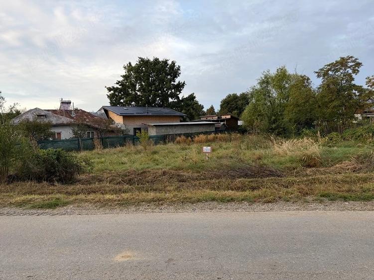 Teren de 1015 mp, în Scorțeni