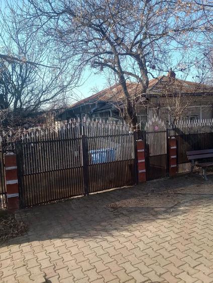 Casă cu Teren 900 Mp în Central