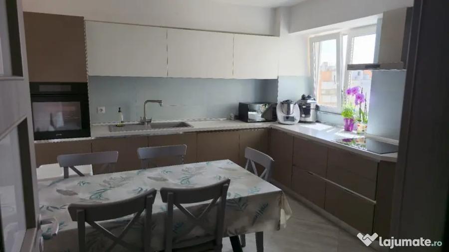 Apartament cu 3 camere decomandat în Mărăști
