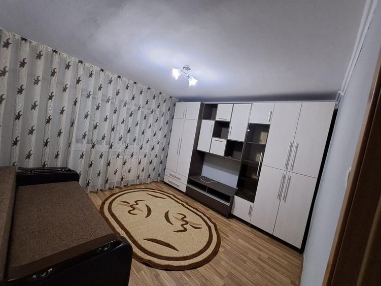 Garsonieră decomandată în Rogerius