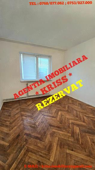 Apartament cu 4 camere decomandat în Banat