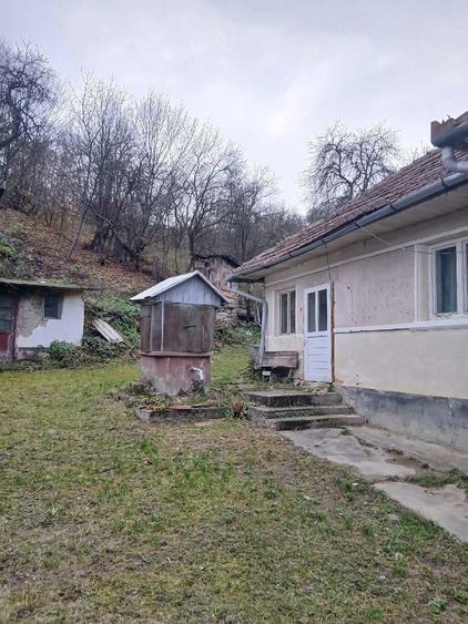 Casă cu 2 camere cu Teren 800 Mp în Solomon