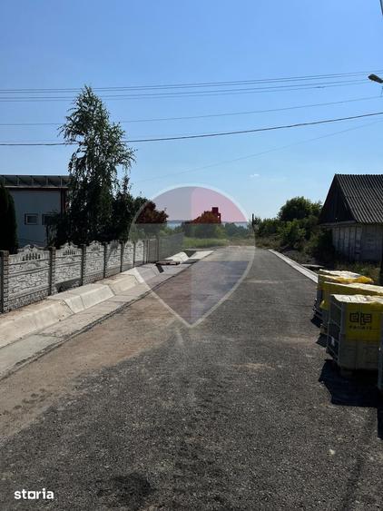 Teren de 9800 mp, în Cândești