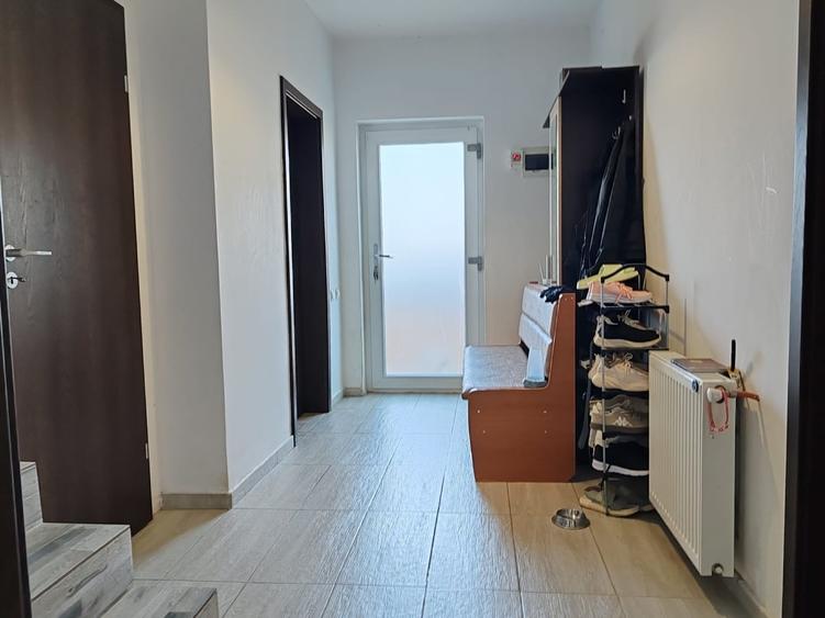 Casă cu 5 camere cu Teren 250 Mp în Cernica