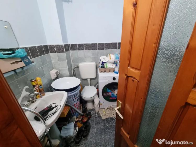 Apartament cu 3 camere decomandat, mobilat în Banca Națională